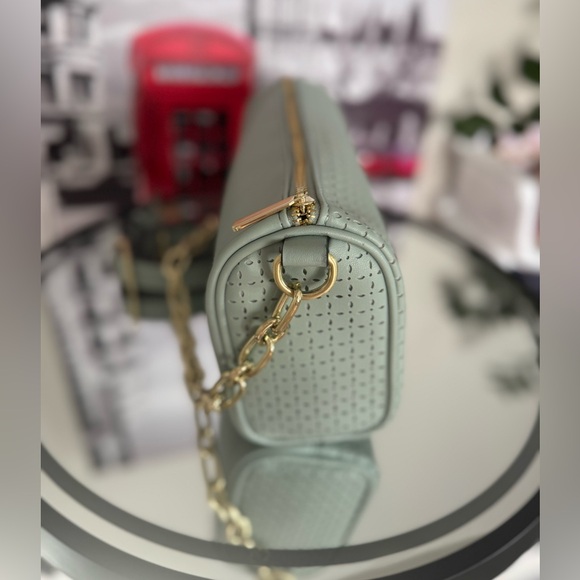 Elegant Green Leather Shoulder Bag - Picture 5 of 9